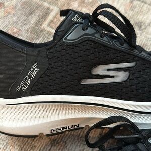 Woman’s Slip In Go Run Skechers
